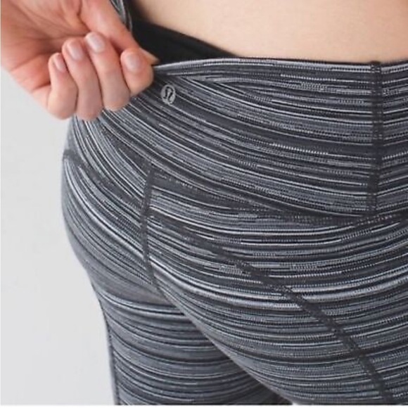 Lululemon Gather & Crow Crops Cropped Capri Leggings, Black & Gray, size 4 - Picture 3 of 10